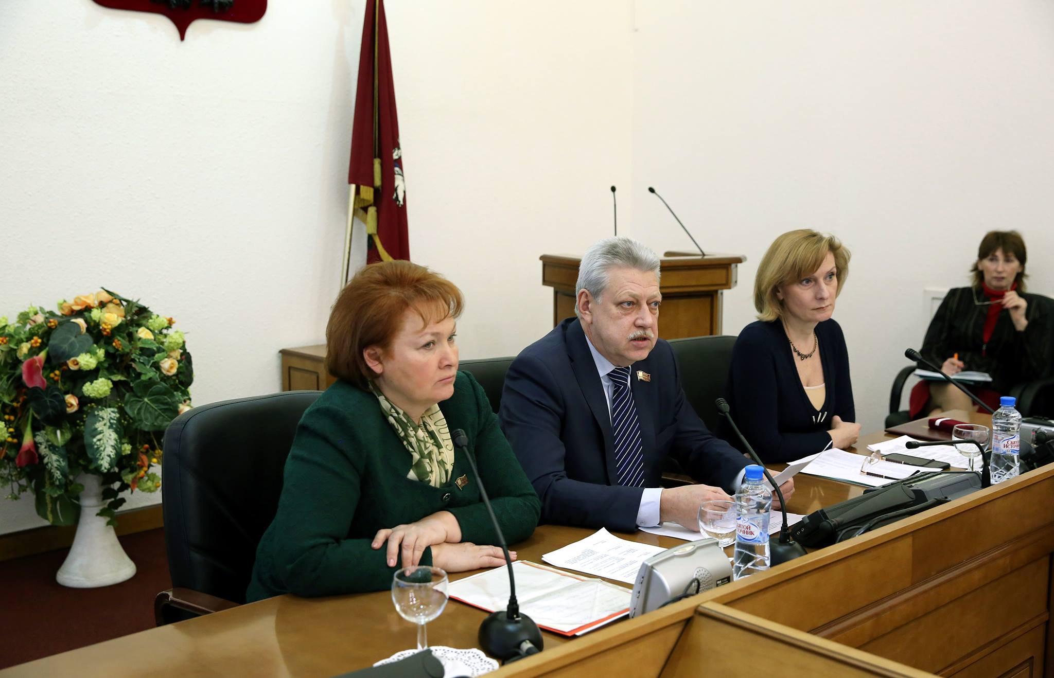 Работу нового центра для трудовых мигрантов обсудили депутаты трех комиссий