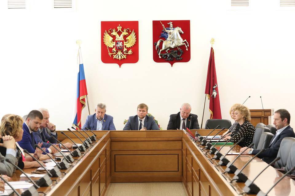 Депутаты обсудили практику квотирования рабочих мест на московских предприятиях